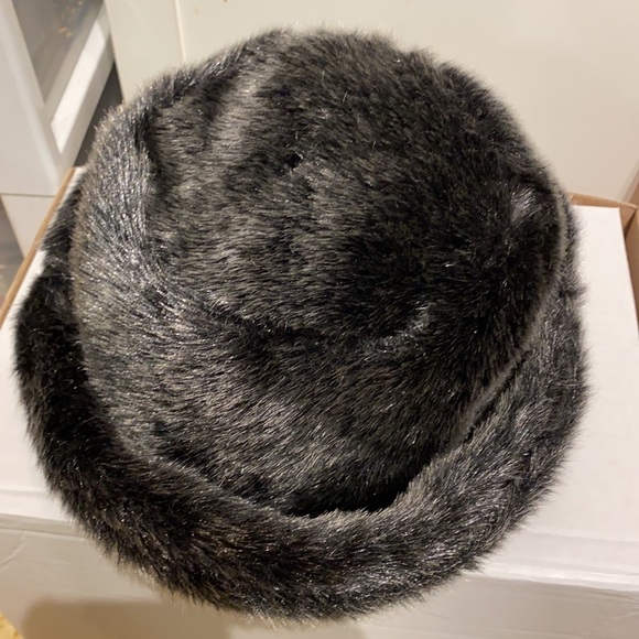 🍒 Charcoal Grey Faux Fur Hat…Beautiful Quality!!! - Picture 2 of 5